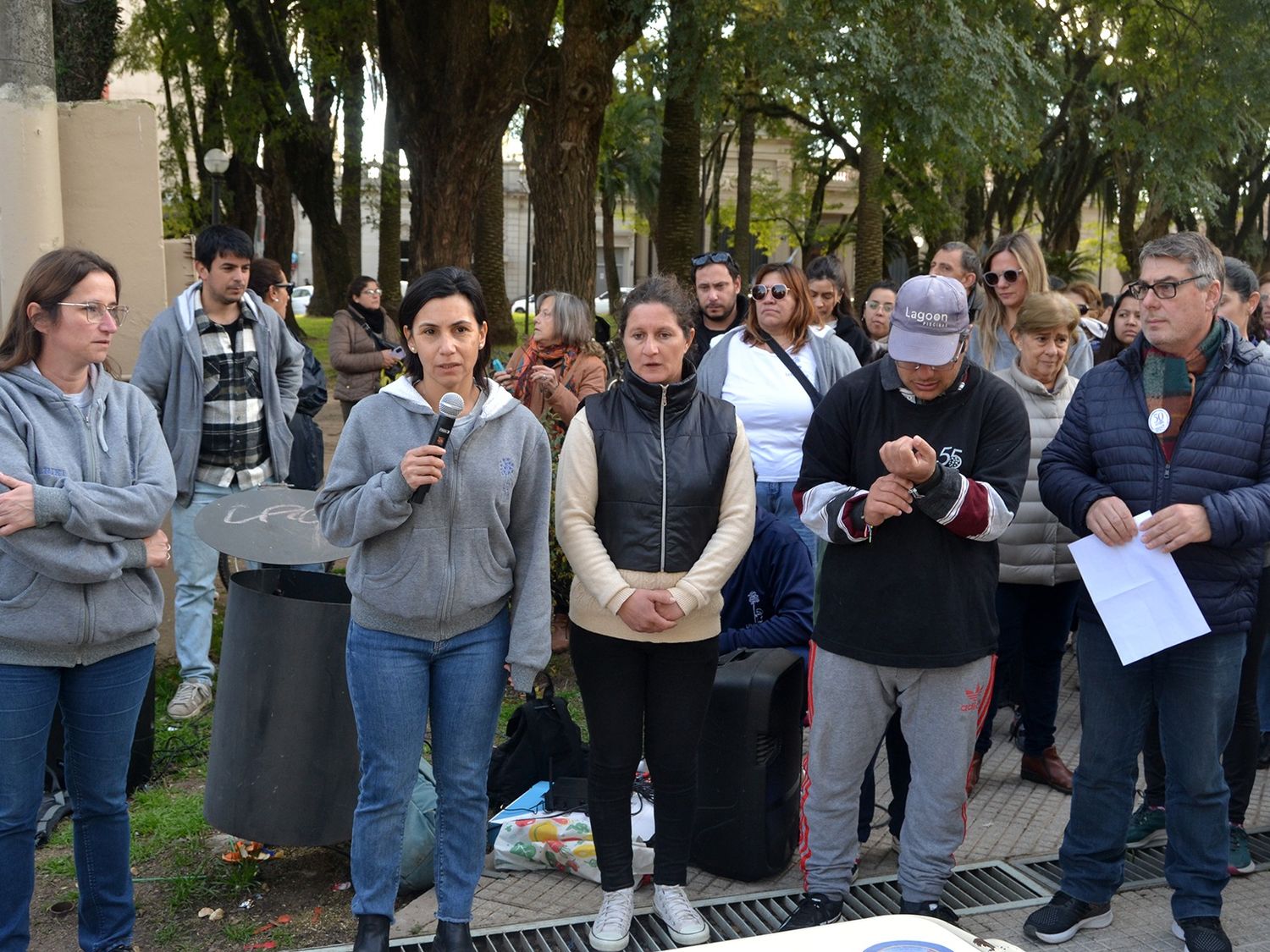 Lucecitas se manifestó ante una crisis que pide soluciones urgentes