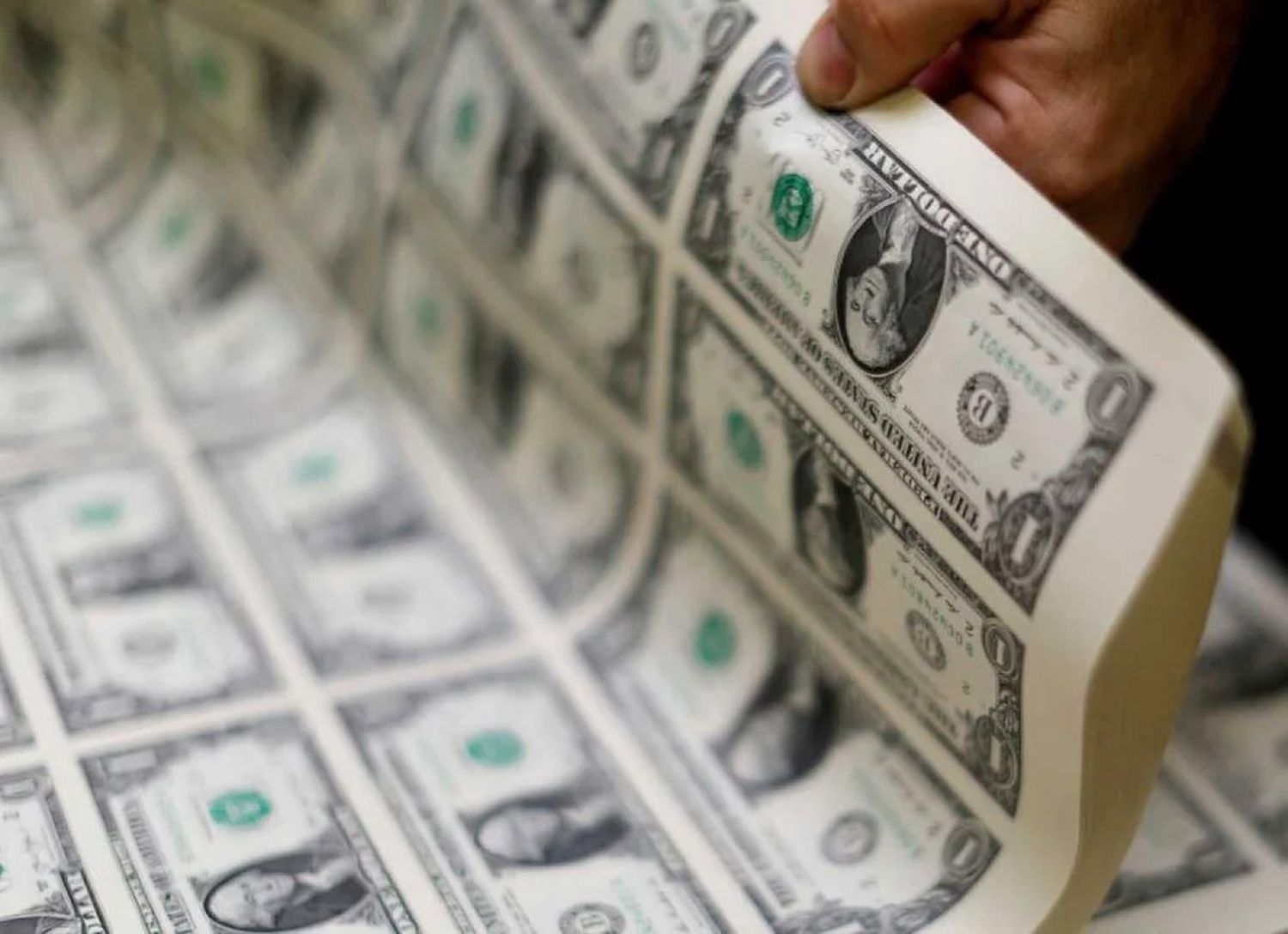 El dólar cierra la semana con todas las cotizaciones libres a la baja