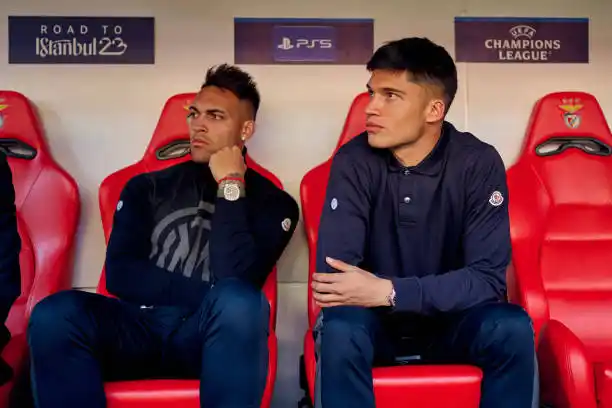 Lautaro Martínez y Joaquín Correa, en la práctica de ayer en Lisboa.