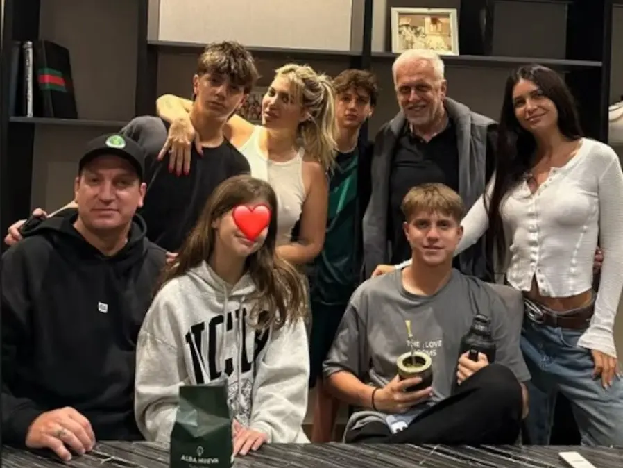 Desde que llegó al país, López vive momentos con sus tres hijos y con la familia de su expareja (Instagram)