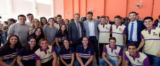 La provincia aumentó un 20% las becas estudiantiles y los fondos para el transporte escolar