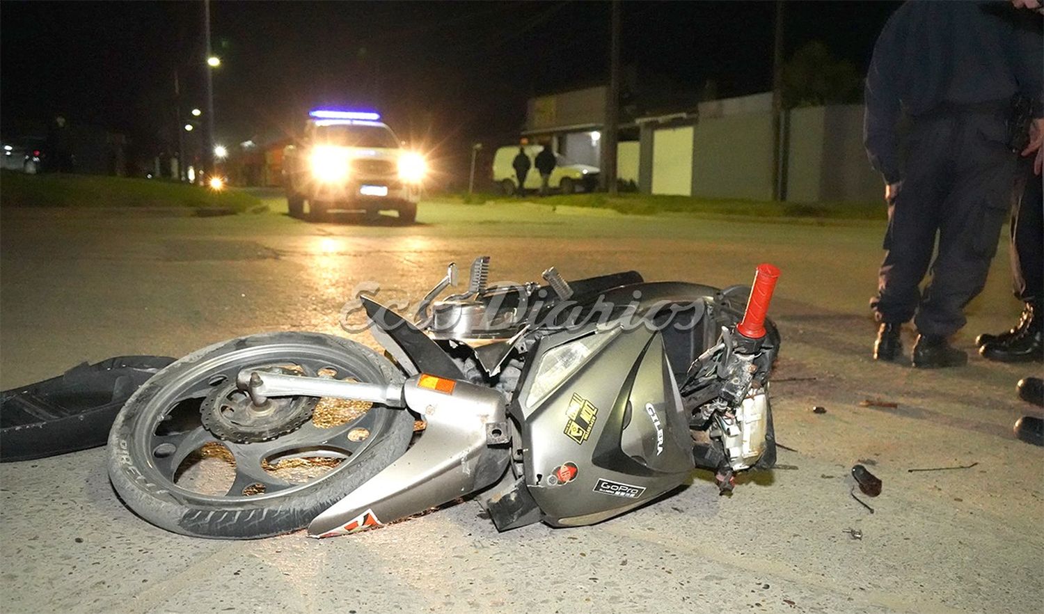 Motociclista herido, tras chocar contra un camión