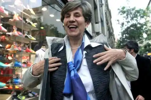 La hija de Allende le pondrá la banda a la presidenta Bachelet