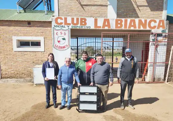 Salto Grande entregó nuevas luminarias a clubes de Concordia y Federación