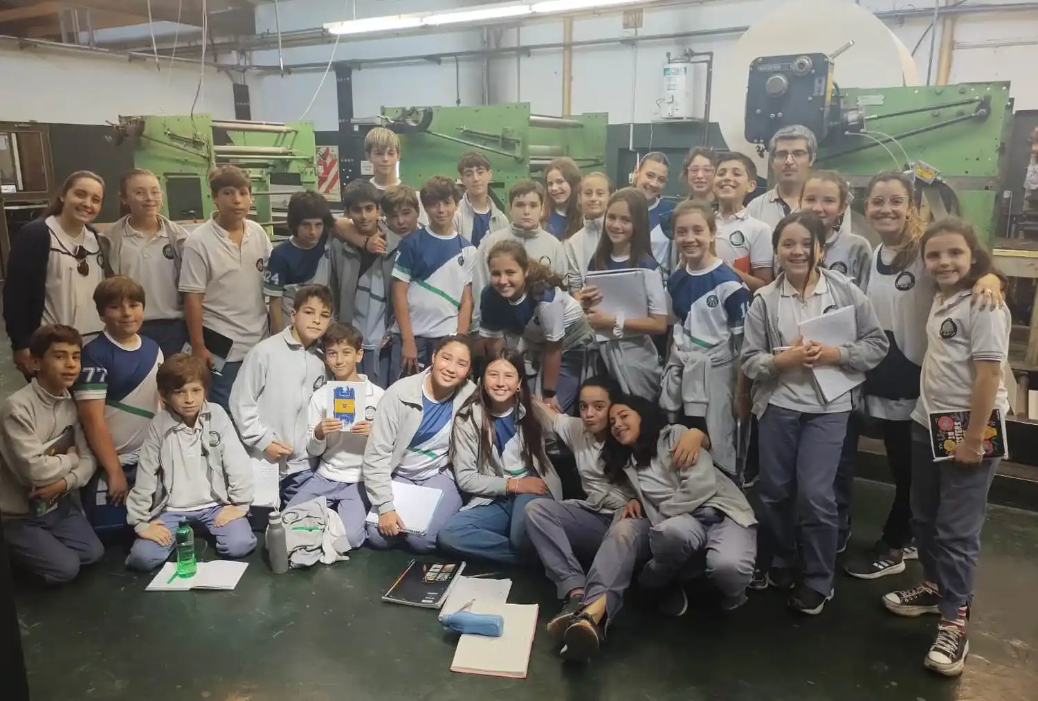 Visita de alumnos de 6º B del Colegio Manuel Belgrano