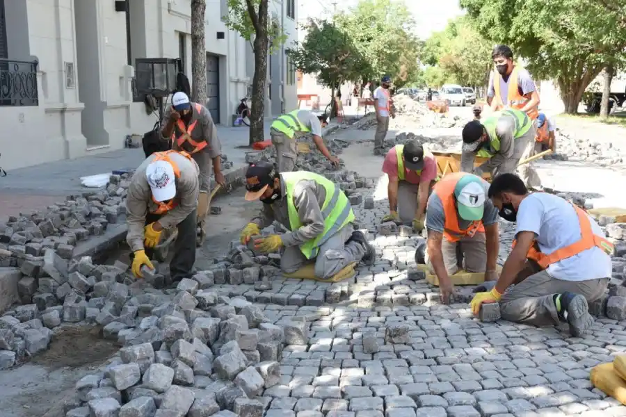 Continúan los trabajos en el adoquinado: habrá corte de tránsito