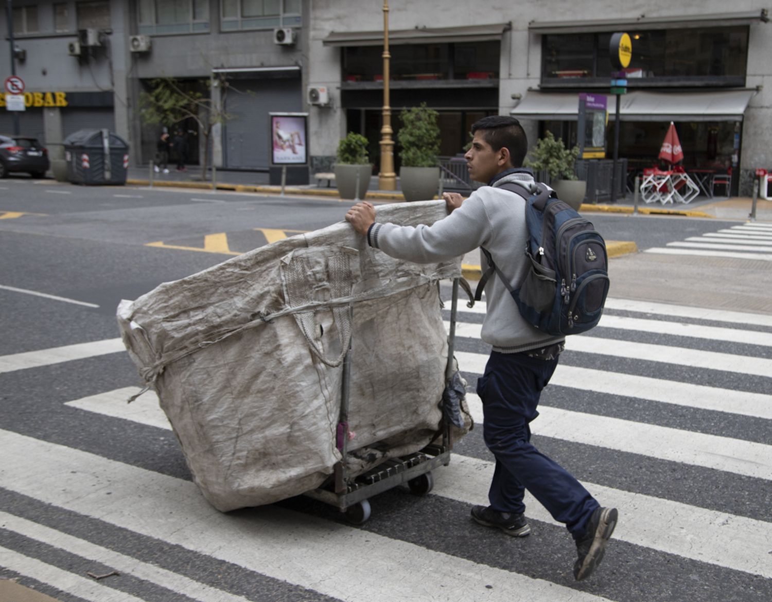 El desempleo bajó a 6,9% en el tercer trimestre del año