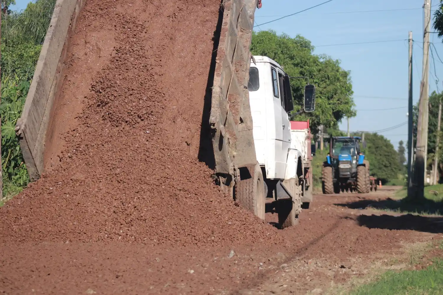 La Comuna avanza con los trabajos de enripiado en el barrio Bernardino Rivadavia