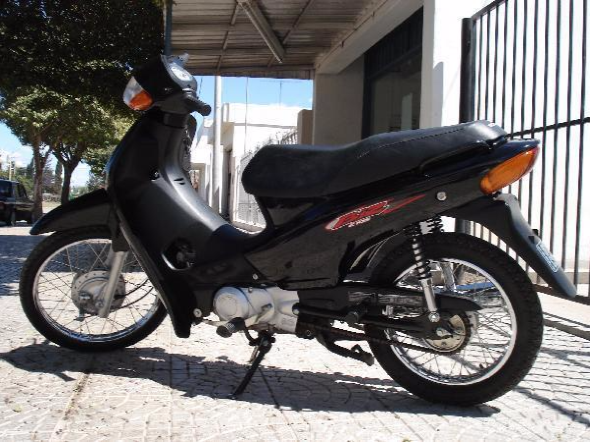En asalto, le roban moto a una joven 