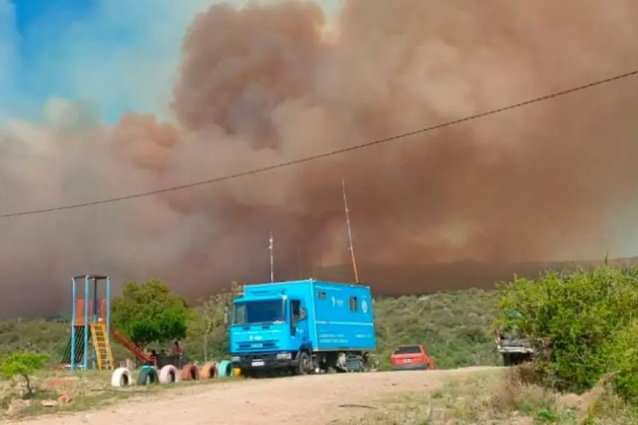 Sigue la lucha contra el fuego en Tala Cañada y Salsacate: preocupa el calor extremo y el viento