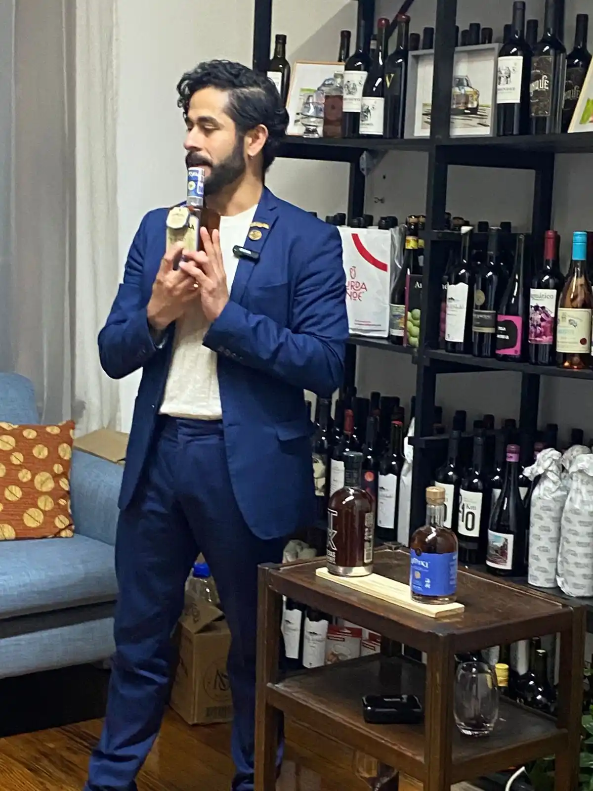 El término proviene del gaélico escocés "uisge beatha" y del irlandés "uisce beatha".