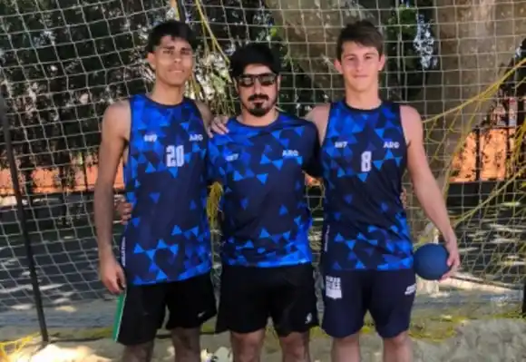 De Gregorio y Dolce en una concentración de Beach Handball
