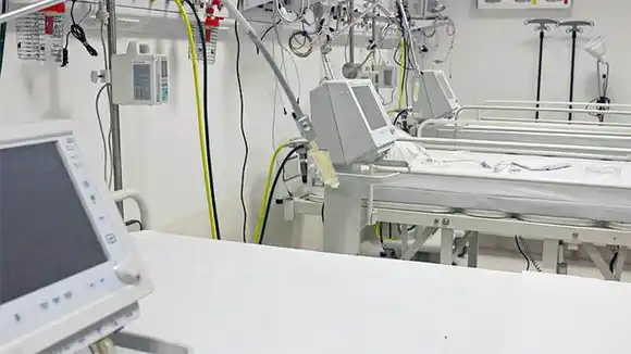 Continúan equipando los servicios de cuidados críticos