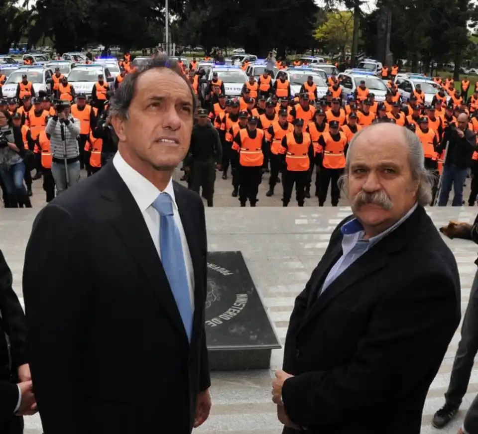 Scioli presentó el proyecto de Ley de policías comunales