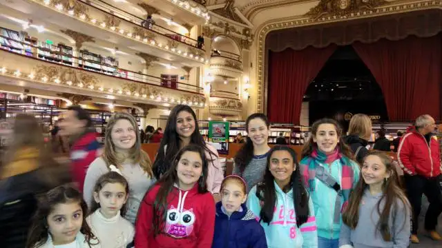 Alumnas del Instituto de danzas Arabesque realizaron un viaje al Teatro Colón