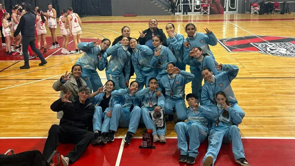 El seleccionado local U15 de basquet femenino se quedó con el bronce en Tandil
