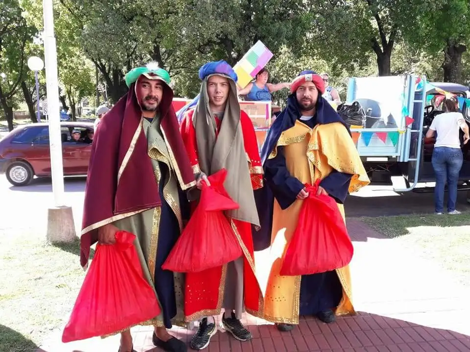 Los Reyes Magos repartieron regalos por sonrisas