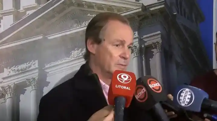 El Gobernador indicó que la prioridad es apagar el incendio