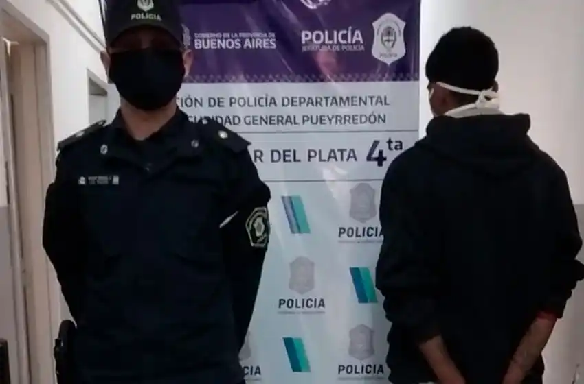 Intentaron robar a un delivery con arma de utilería y en una moto con pedido de secuestro
