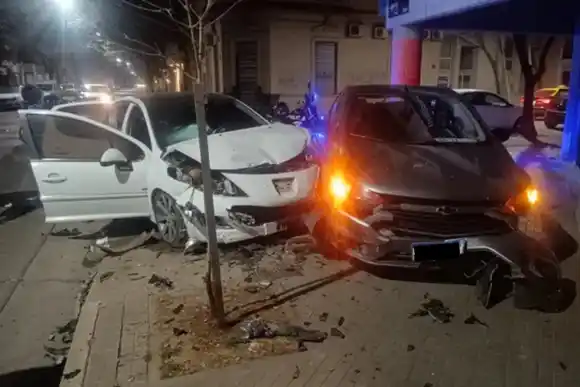 Chocó alcoholizado con otro automovilista, le pegó y quedó detenido