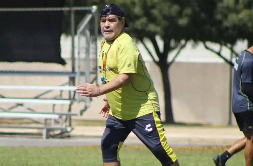 Maradona volvió a castigar duro a Scaloni por la ausencia de Agüero