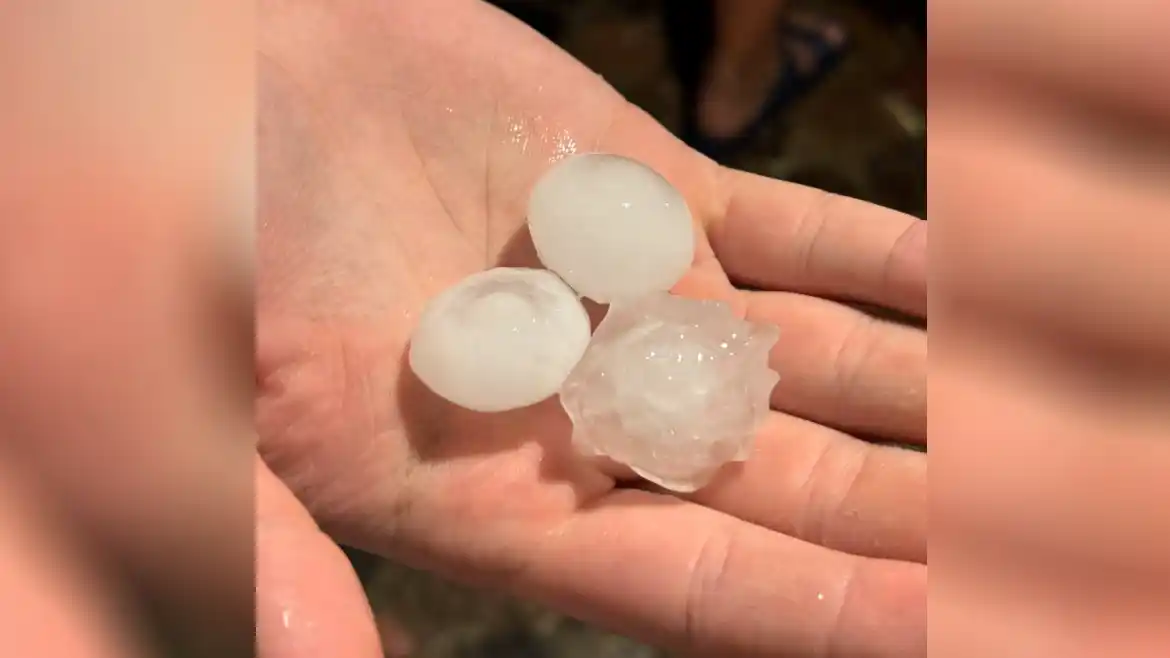 El granizo sorprendió a los pilarenses en la madrugada