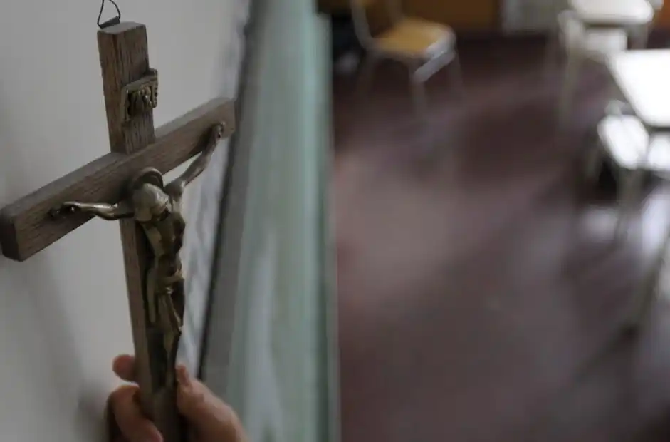 Cardozo sobre el proyecto para remover los símbolos religiosos: «No entendemos el doble discurso del socialismo»