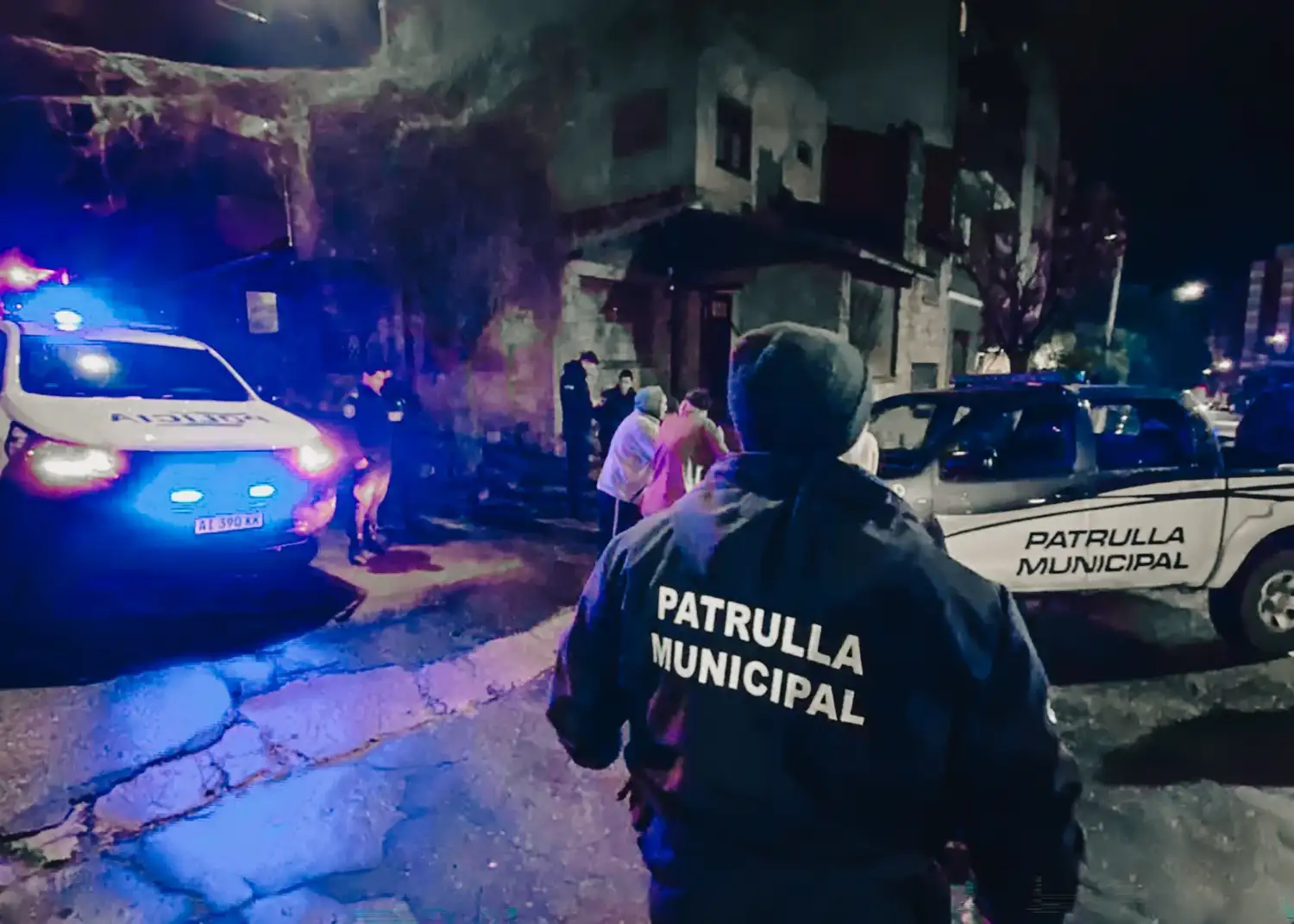 Se registraron diferentes hechos de violencia en el sector, entre ellos peleas, lanzamiento de piedras y rotura de vidrios.