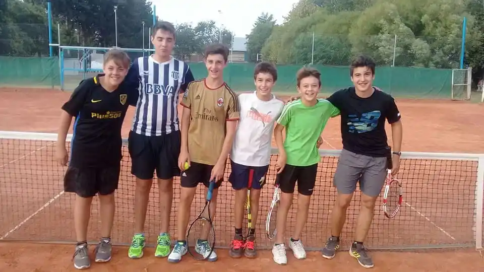 Comenzó a disputarse el certamen para las categorías formativas del tenis de ADyC