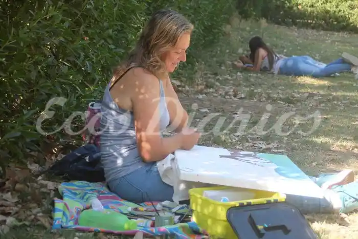 La experiencia de pintar en los jardines del parque Miguel Lillo