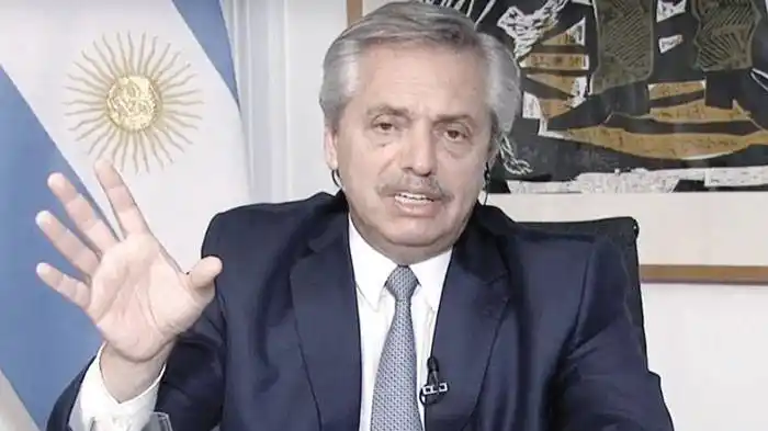 El Presidente destacó el trabajo con gobernadores e intendentes y ratificó que el aislamiento sigue