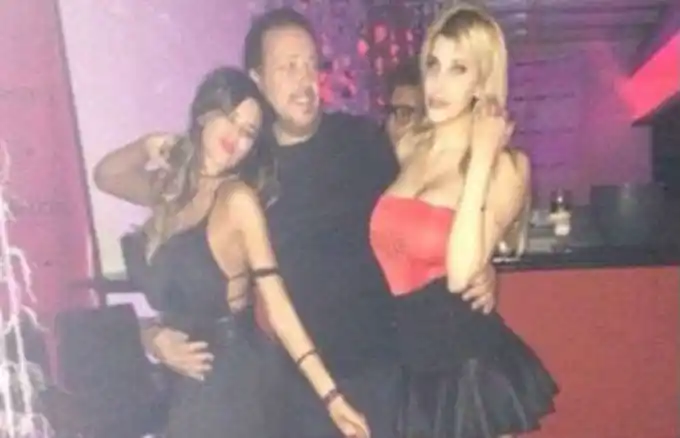 Karina Olga y Charlotte desacatadas en una fiesta