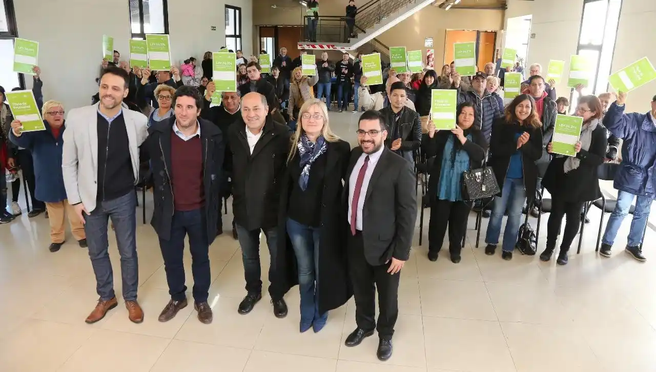 Ensenada: Municipalidad entregó nuevos títulos de viviendas