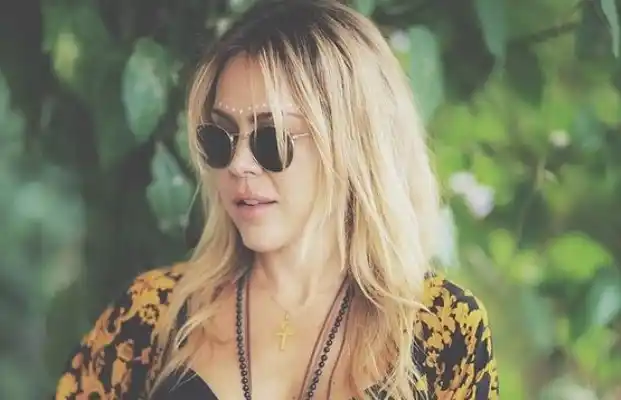 La Dj Natalia París hace una coronaparty y la acaban por irresponsable