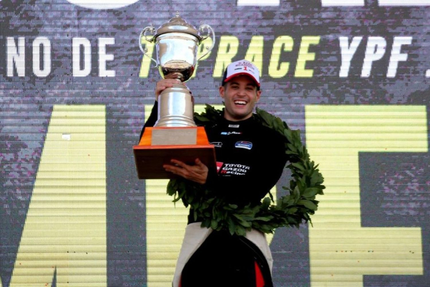 Azar bicampeón del Top Race V6