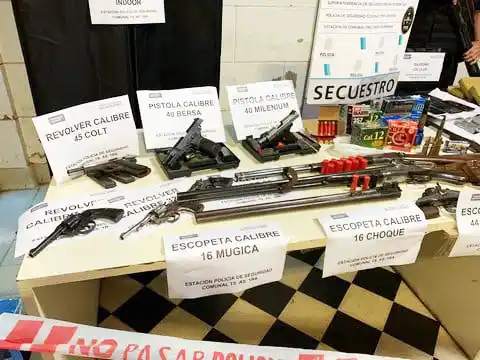 Secuestran más de 40 kilos de drogas y varias armas de fuego