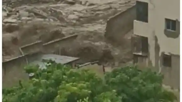 ALERTA EN LA GUAIRA por desbordamiento de río El Cojo y aumentó del caudal del San Julián