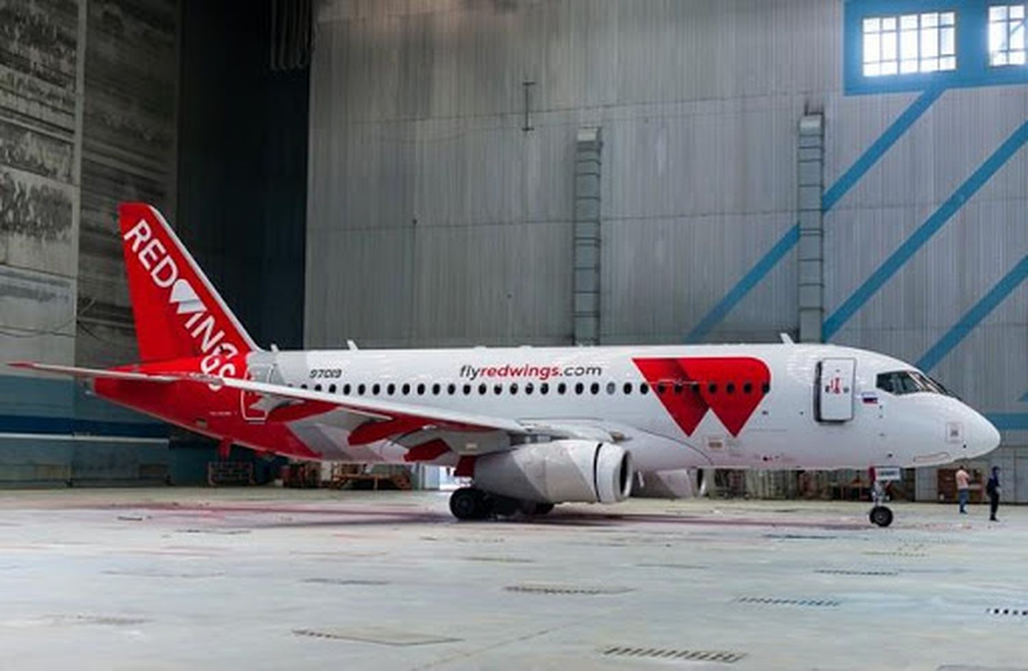 Red Wings recibe el primer Sukhoi SSJ 100