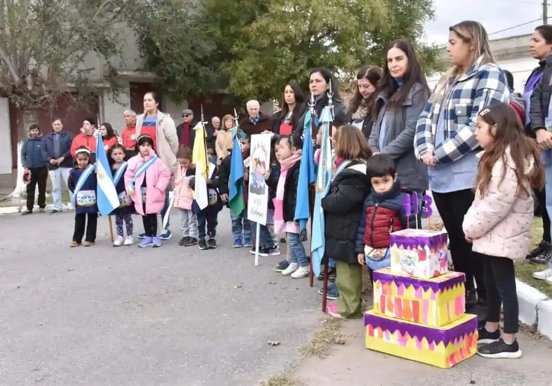 La actividad se llevó adelante en la rotonda del mástil del “Pago Lindo”.