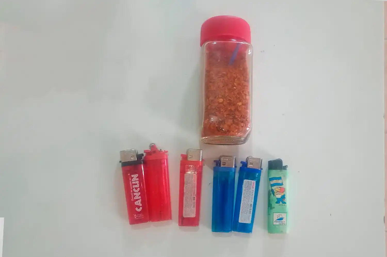 El robo "más picante del día": atraparon a un ladrón con condimentos que se llevó de una casa