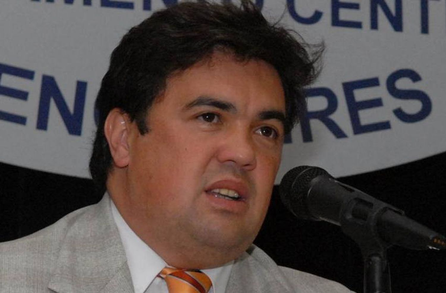 Denunciaron a Iguacel por la compensación a distribuidoras de gas