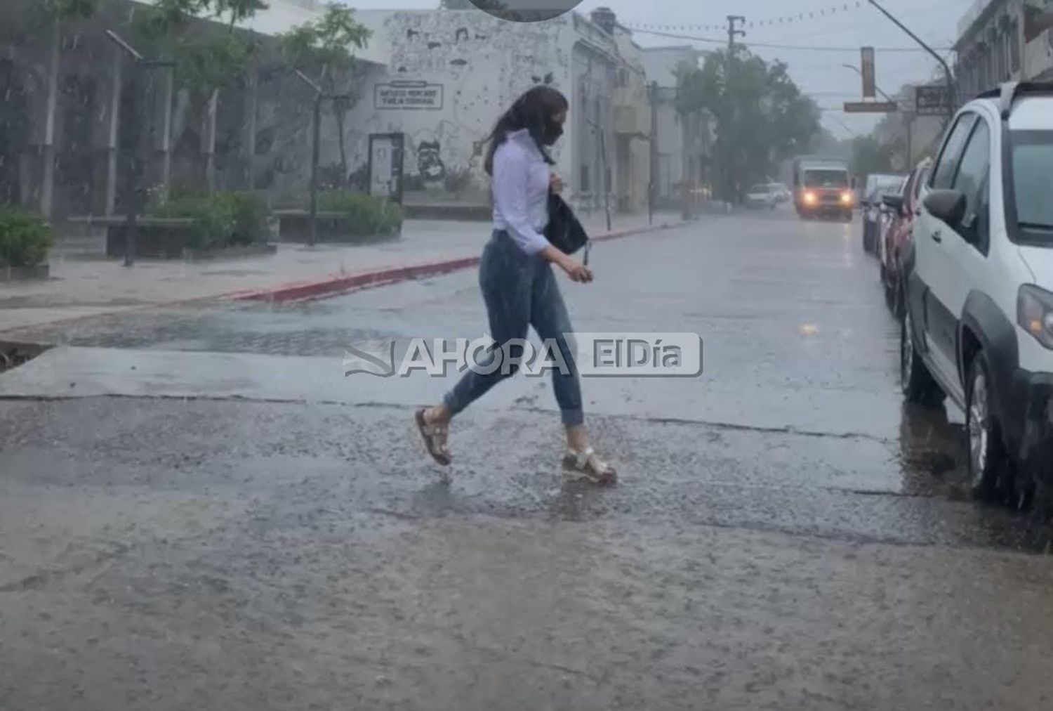 Diluvió en Gualeguaychú y hubo calles anegadas: el pedido del Municipio a los vecinos