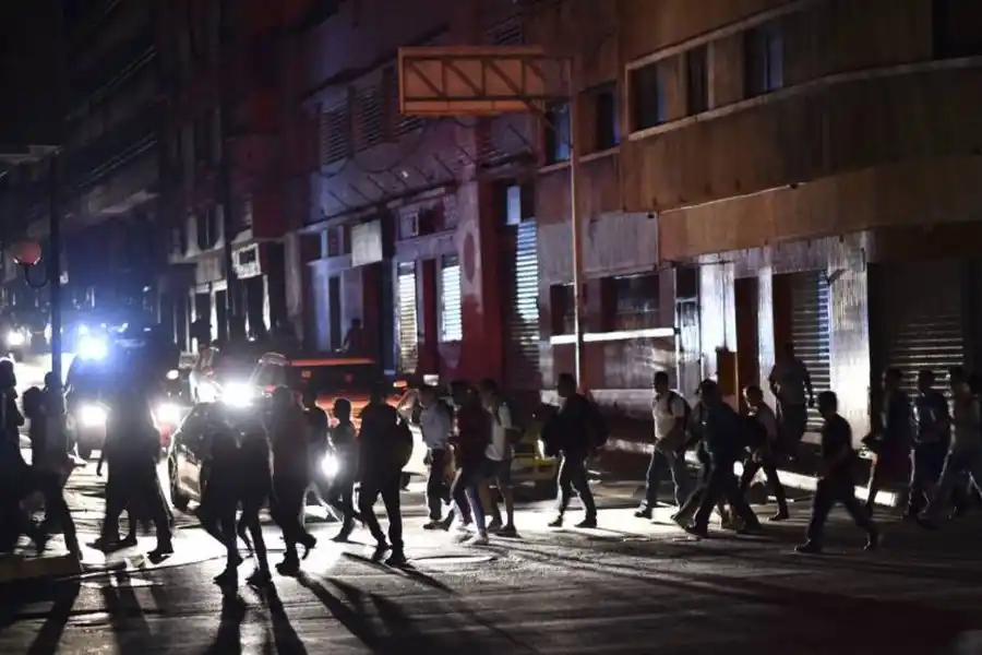 El día que un histórico apagón dejó sin luz a toda la Argentina