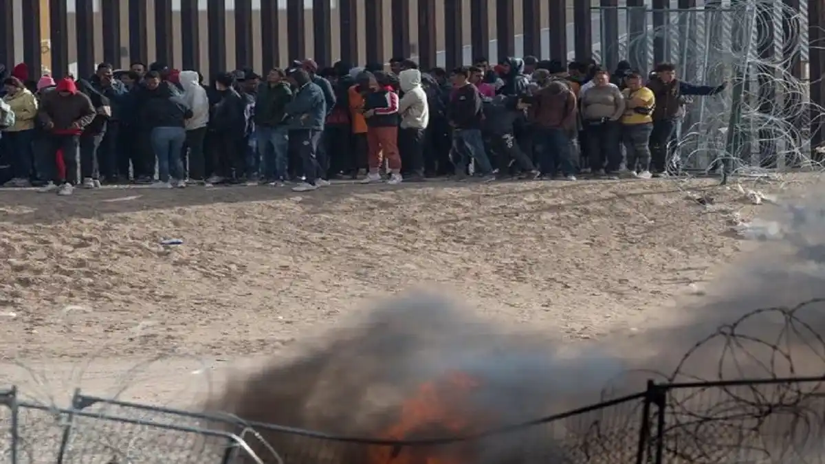 ¡HACEN LO QUE SEA para impedirles el paso! Migrantes denuncian al gobierno de Texas por colocar más barreras en la frontera