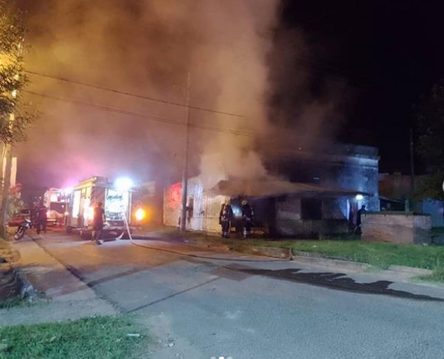 Bomberos sofocaron un incendio en una vivienda