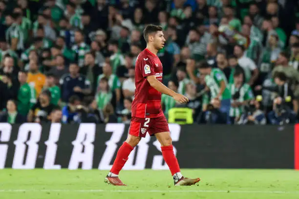 Montiel jugó 60 minutos en la victoria de Sevilla