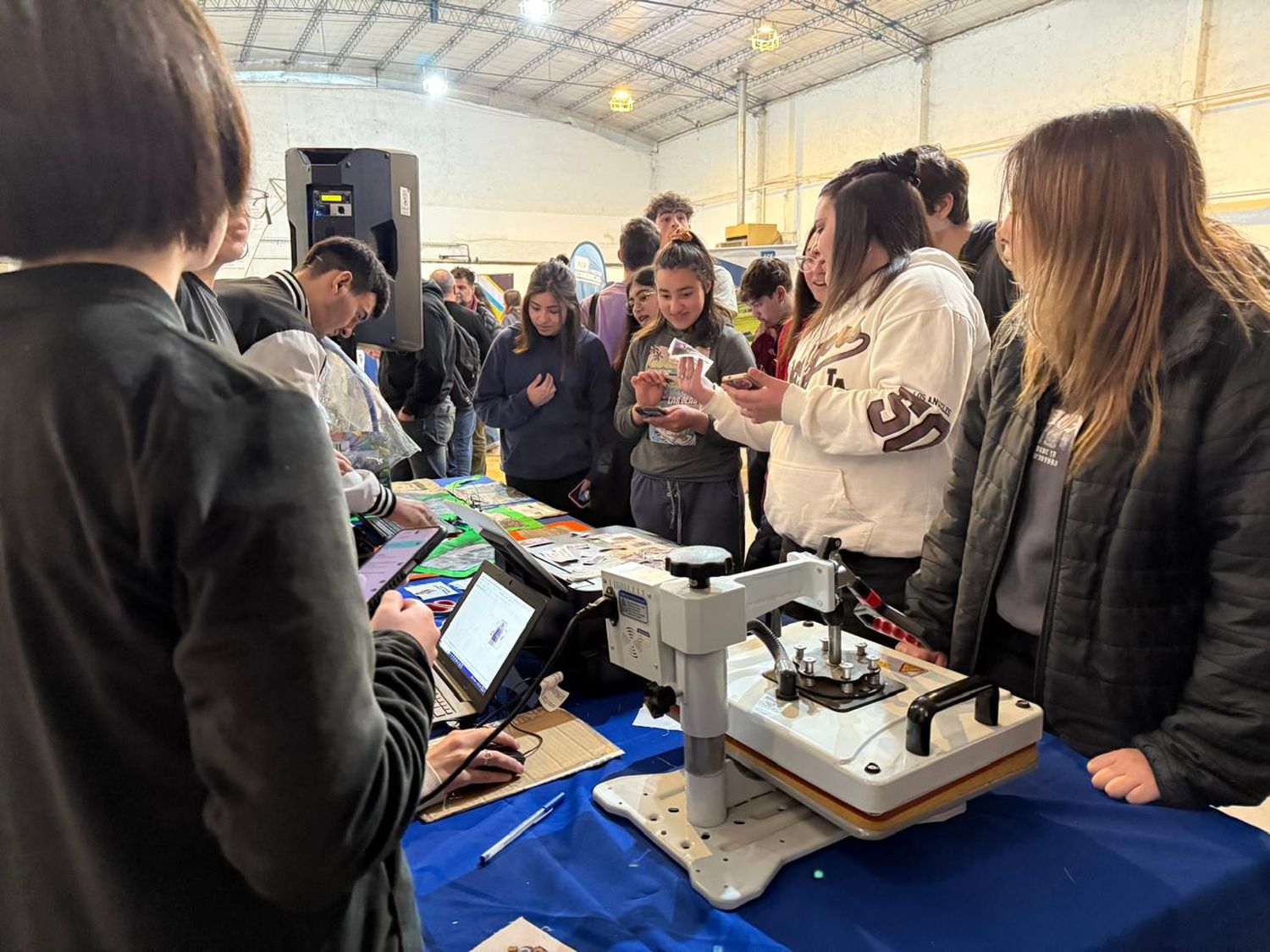 Feria IT en la Uni Barrial: “Acá lo que se ve son jóvenes con ansias de futuro y esperanza”