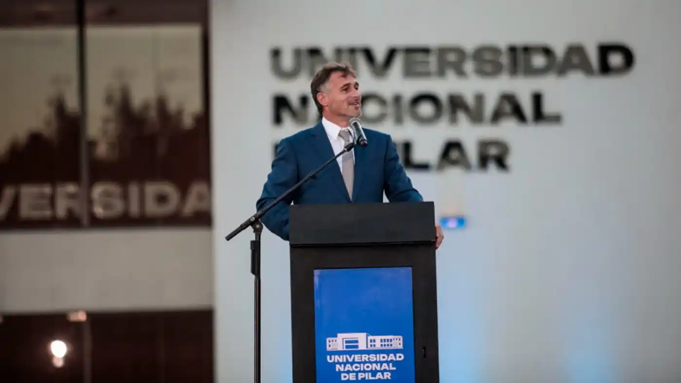 Achával encabezó el corte de cintas junto a autoridades unversitarias.