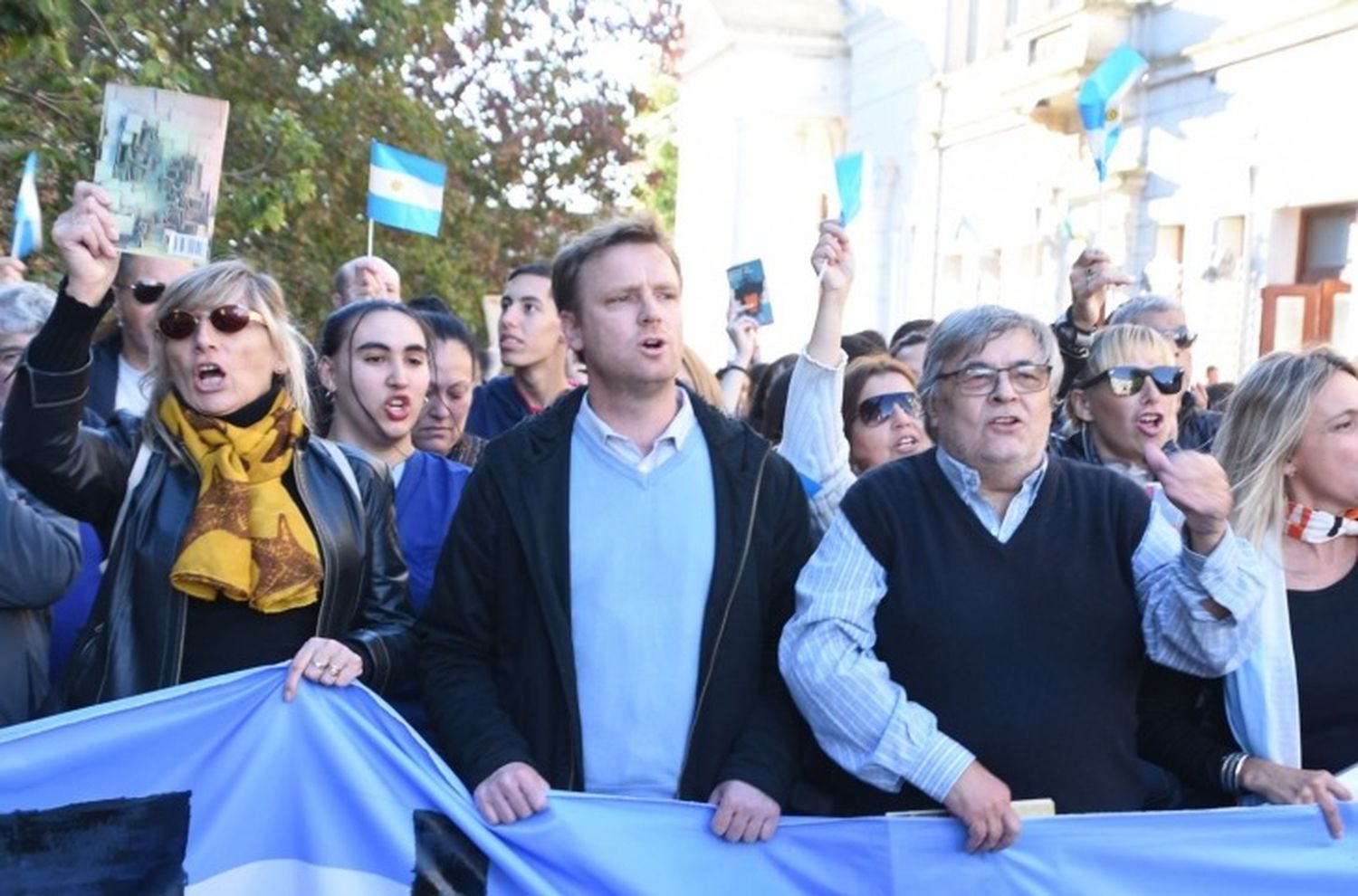 Marcha Federal Universitaria en Olavarría: “Esto es una causa nacional y de todos los sectores”, dijo el intendente