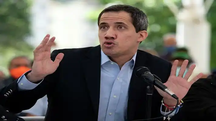 GUAIDÓ SE AFERRA  a un clavo caliente: insiste en su «interinato» con menos apoyo que nunca